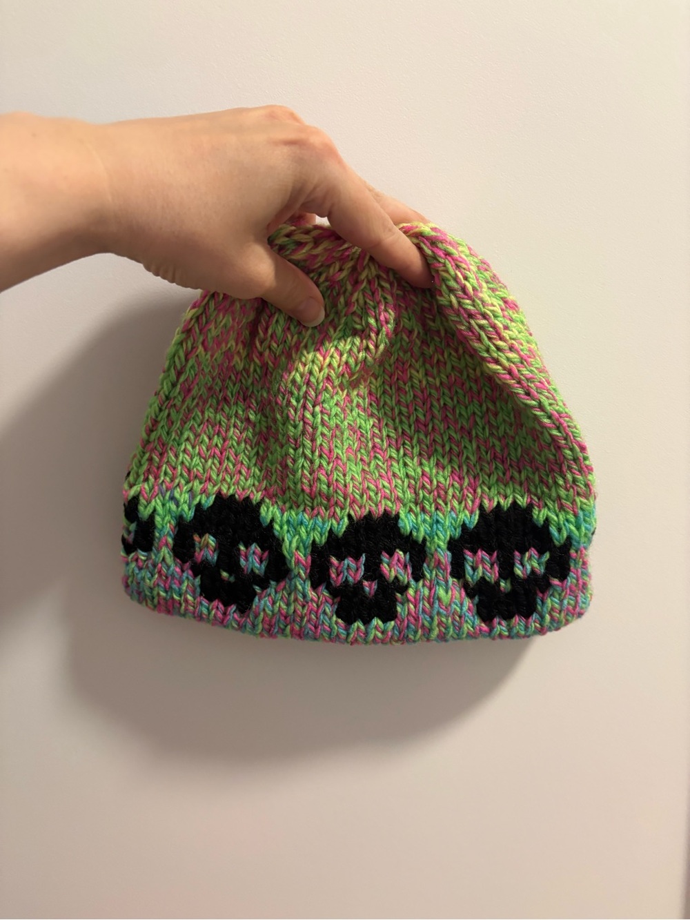 New! Women’s Multicolour Skull Knit Beanie - Green/Pink